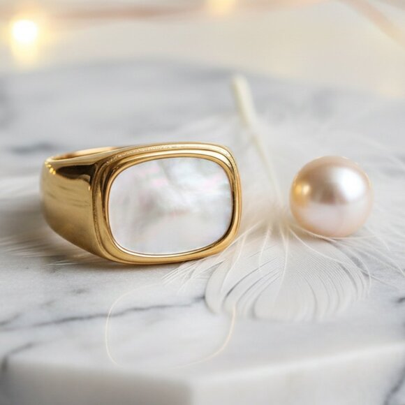 🆕️Elegant 18K Gold Plated  Stainless Steel Fashion Chunky Shell Statement Ring - Picture 4 of 9